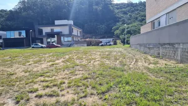 Terreno à venda no bairro Ingleses do Rio Vermelho em Florianópolis/SC