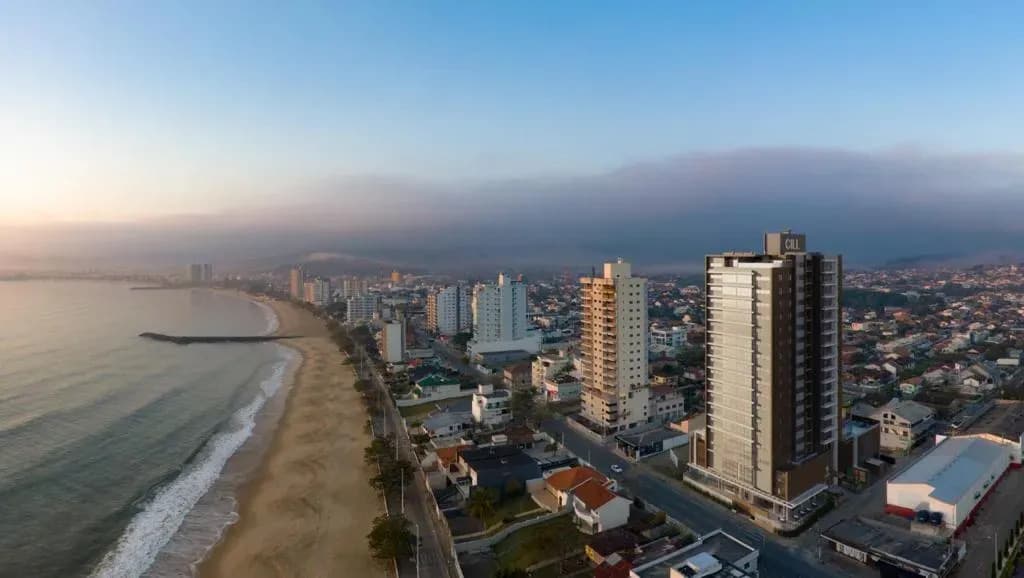 Apartamento à venda no bairro Centro em Balneário Piçarras/SC
