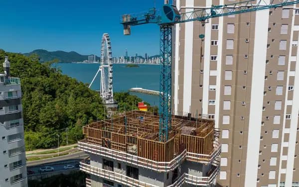 Apartamento à venda no bairro Pioneiros em Balneário Camboriú/SC
