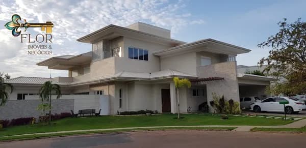 Casa em condomínio fechado em Cuiabá com 4 suítes, piscina aquecida e vista definitiva para área verde