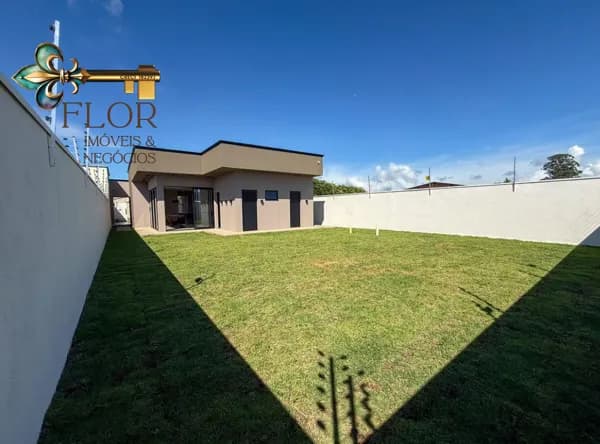 Casa Térrea à Venda no Bairro Bom Clima com 3 Suítes e Quintal Amplo – Chapada dos Guimarães