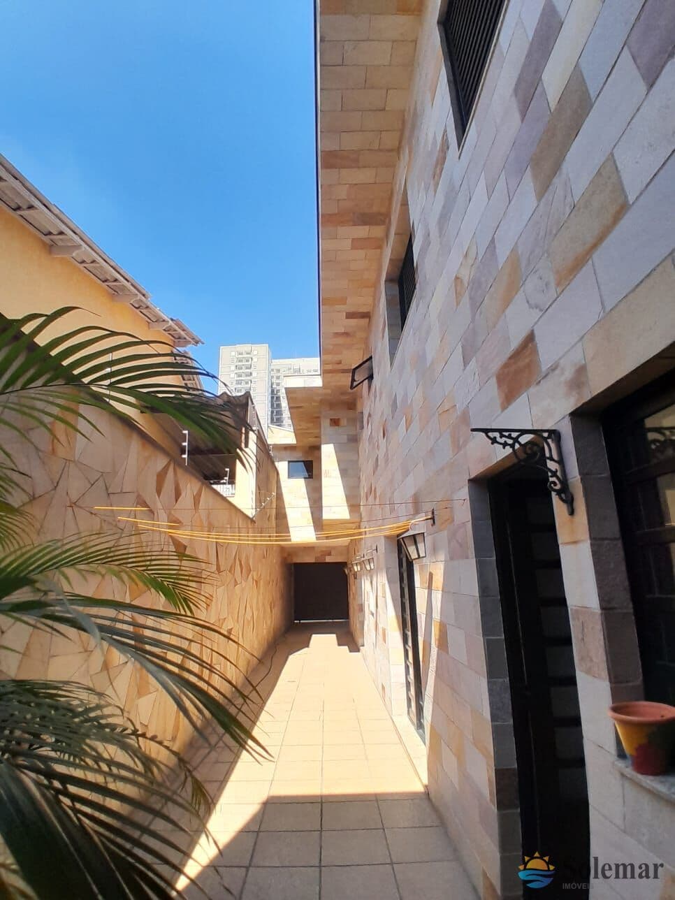 Lindo Sobrado no Tatuapé com 4 dormitórios 5 vagas corredor Lateral R$ 1.200.000,00