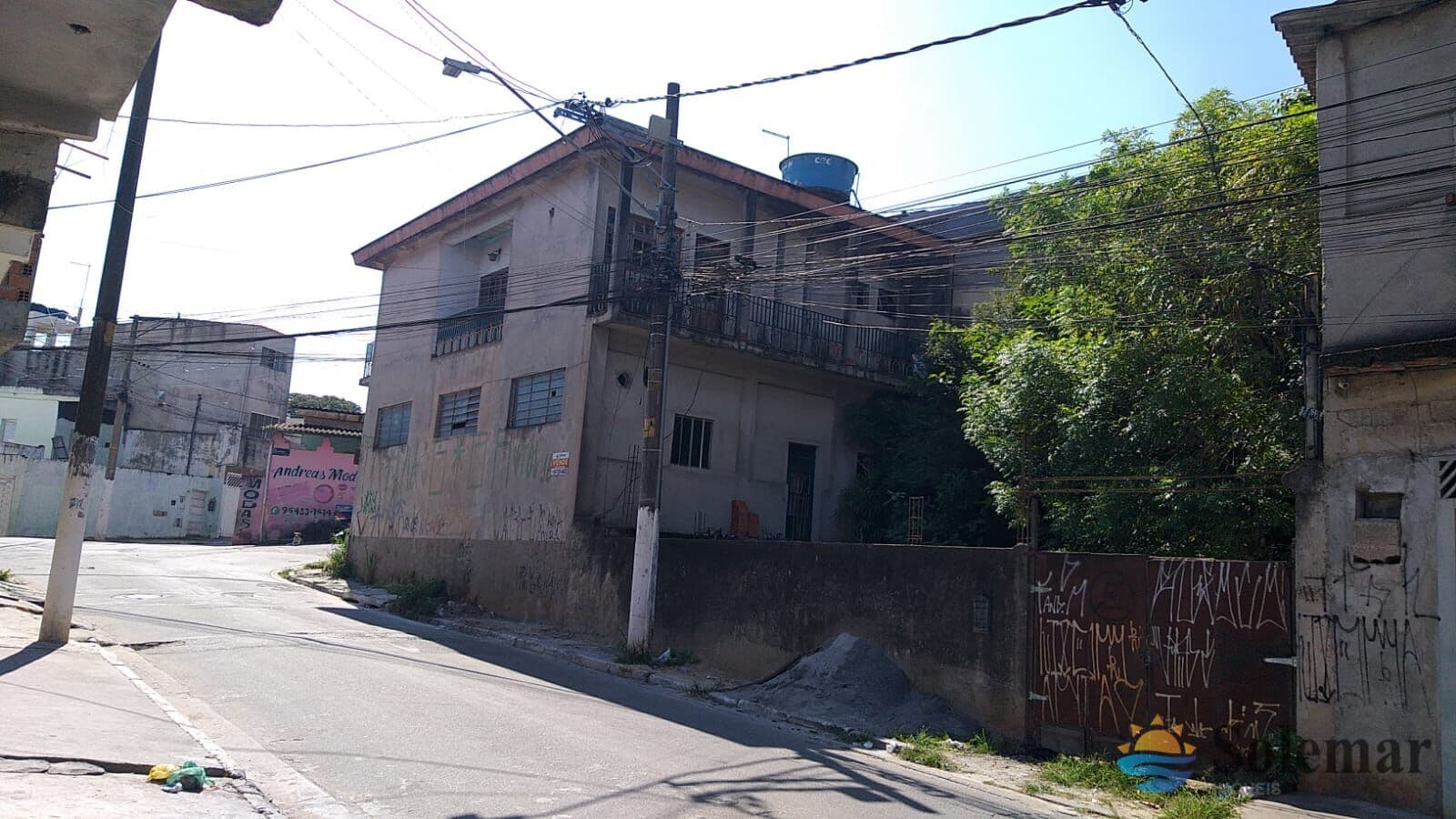 Casa e Salão Comercial de esquina pertinho de tudo bairro e rua tranquila 330 mil