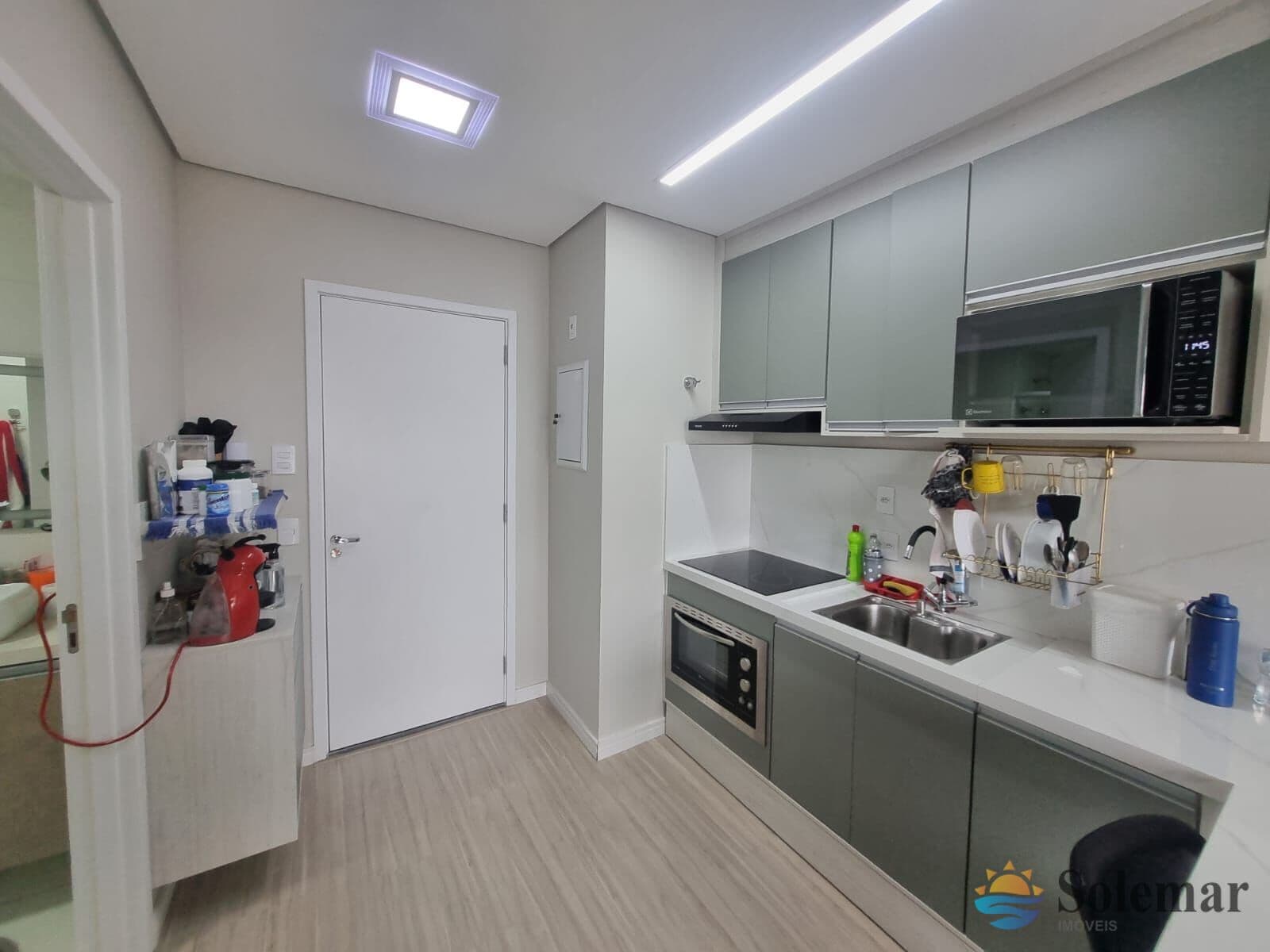 Apartamento Studio decorado 300 mil na Amador Bueno pertinho de tudo
