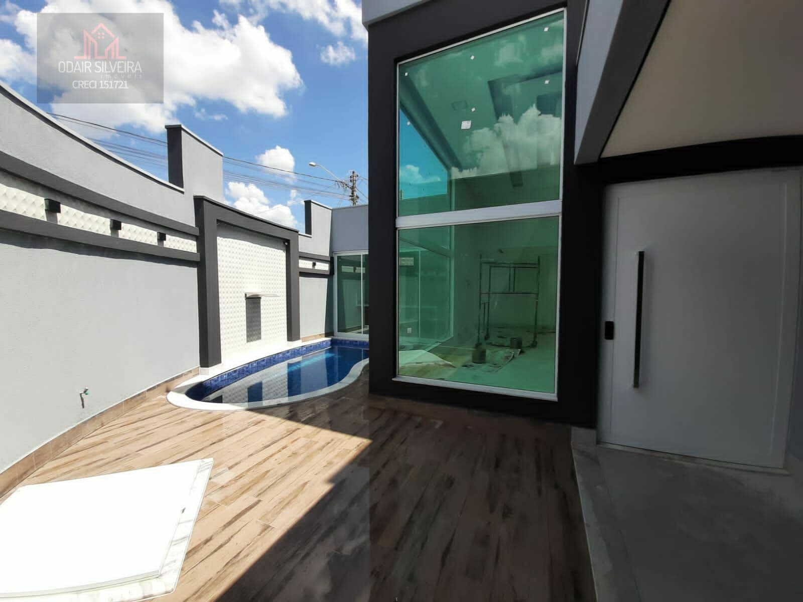 Casa Alto Padrão com piscina e 03 dormitórios sendo uma suíte em Americana - SP