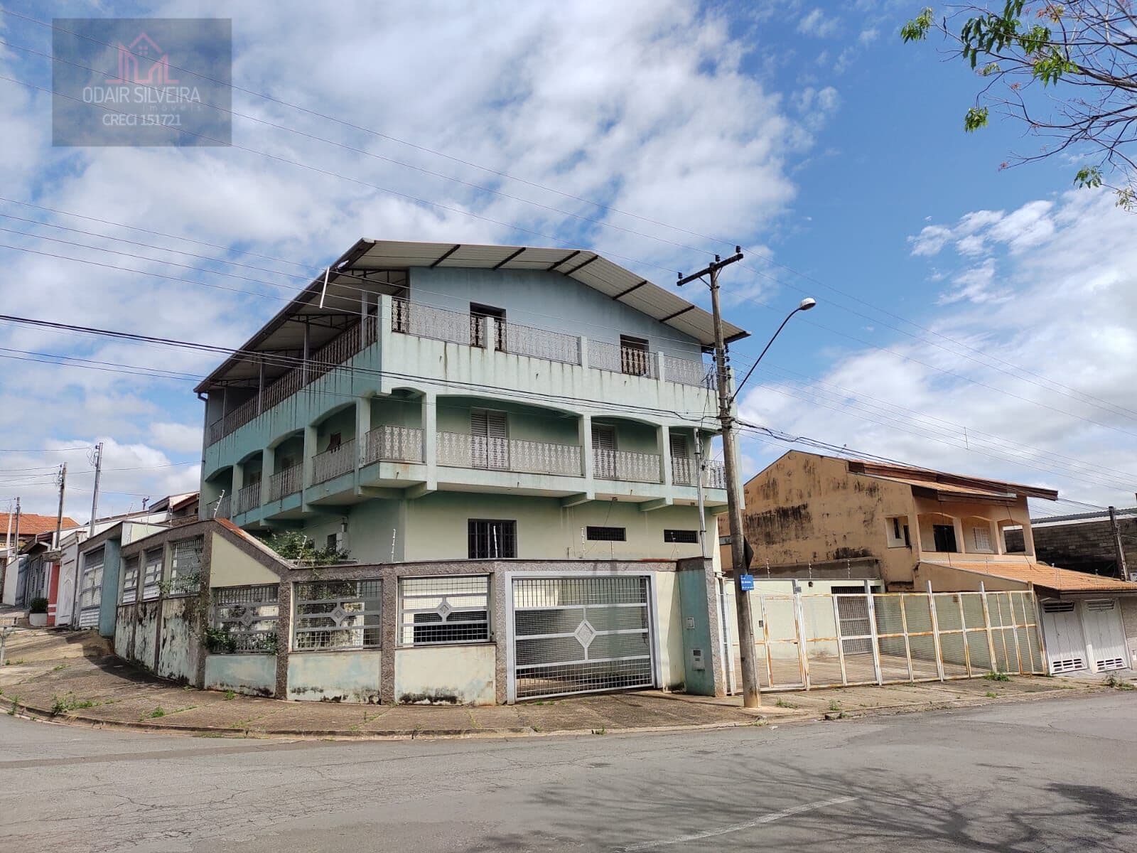 Casa Sobrado 03 suíte, 02 salão comercial e demais dependências no Bairro Morada do Sol em Americana - SP