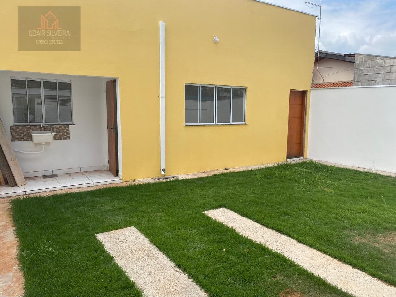 Casa Padrão 02 Dormitórios na região da Praia Azul em Americana - SP.