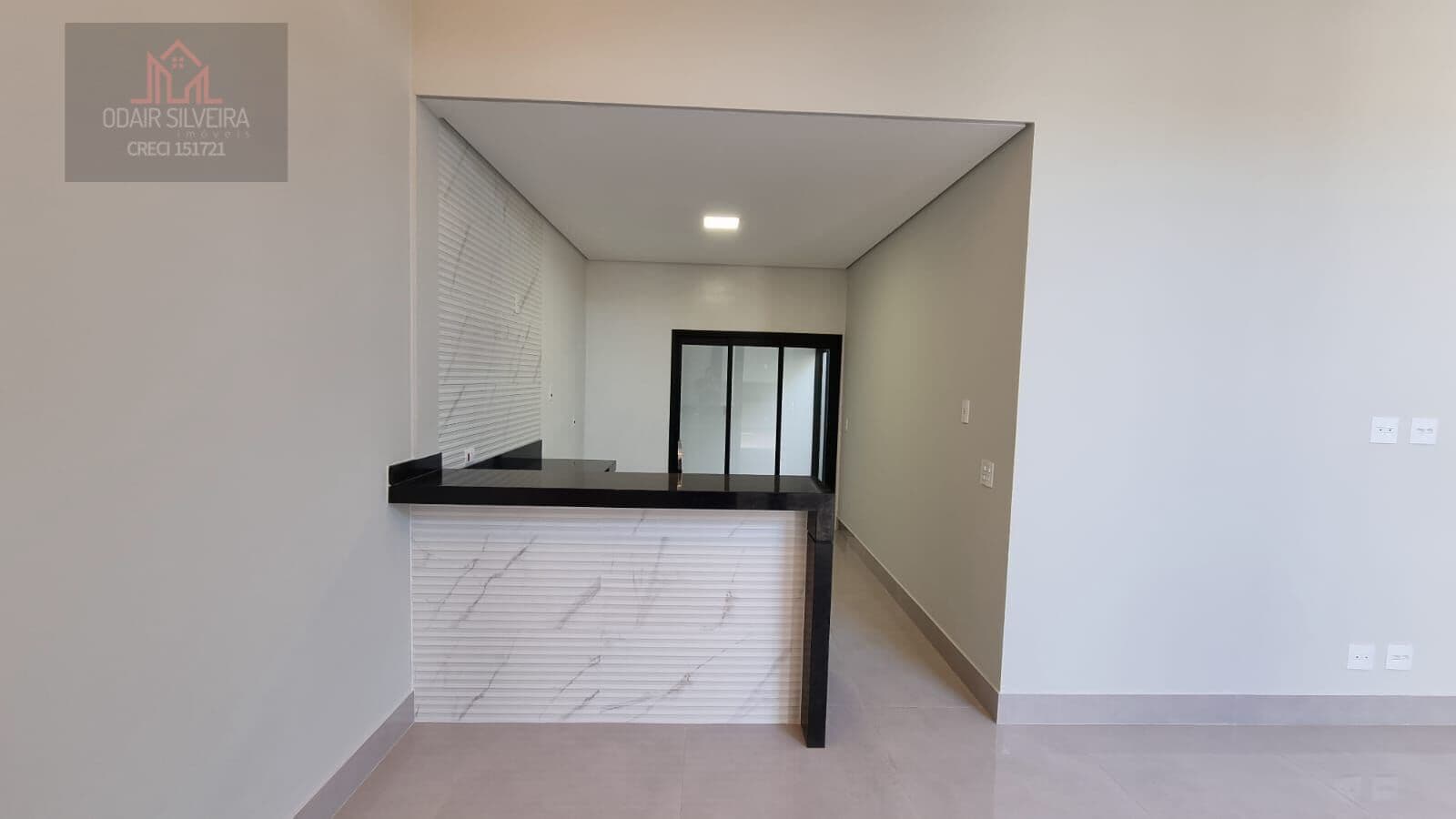 Casa Padrão de Fino acabamento 03 dormitórios sendo uma suíte no Parque Universitário em Americana - SP
