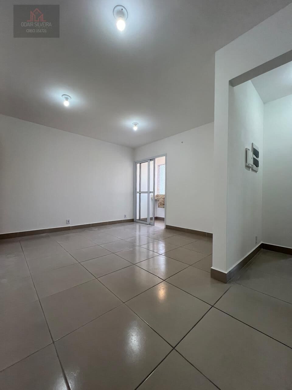 Apartamento Padrão com sacada, 02 dormitórios sendo uma suíte no Jardim São Domingos em Americana - SP.