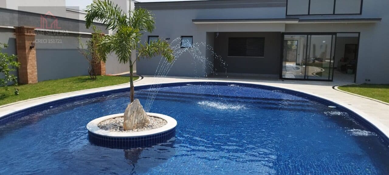 Casa em Condomínio Fechado 03 suíte sendo uma Master com closet em Estancia Hípica em Nova Odessa - SP.