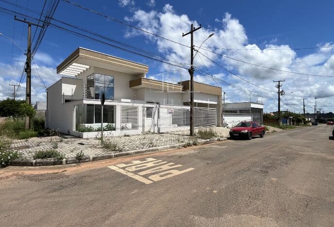 Casa Alto Padrão em JARDIM VITÓRIA, Ariquemes/RO