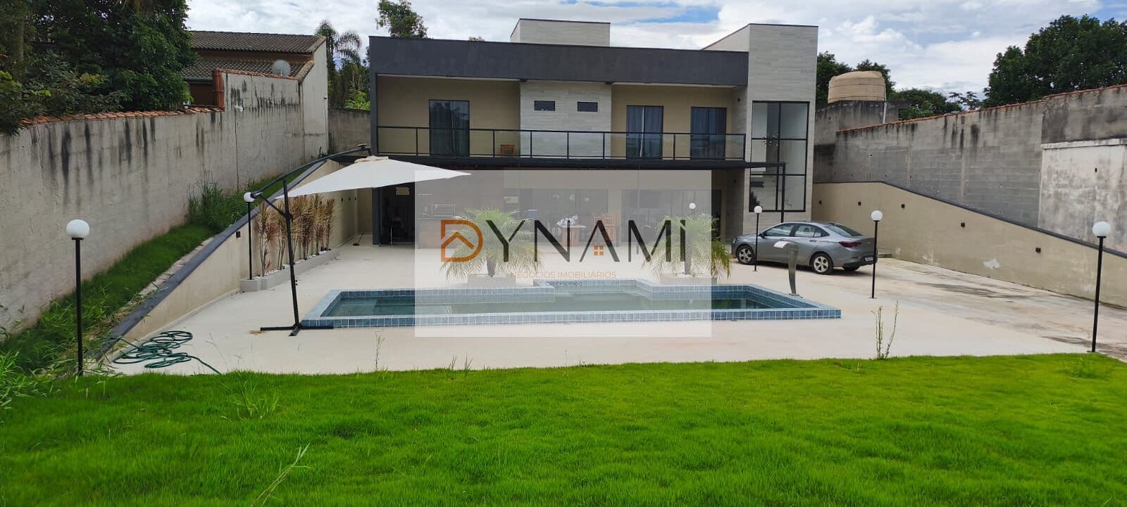 Maravilhoso Sobrado em um terreno de 1000m² com Piscina