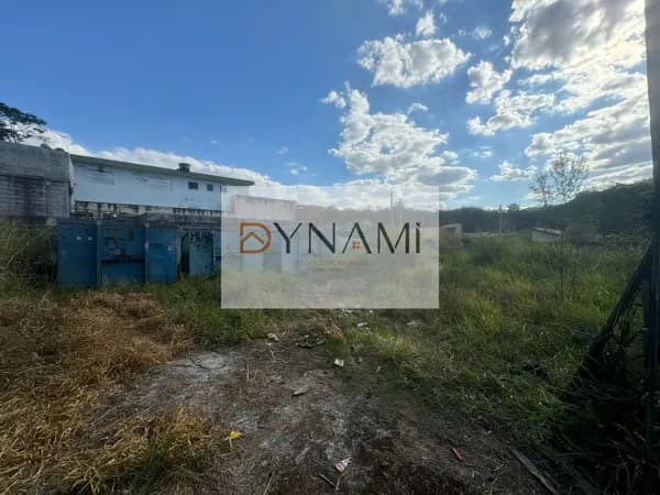 Maravilhoso terreno com 132m² no Residencial Itapety