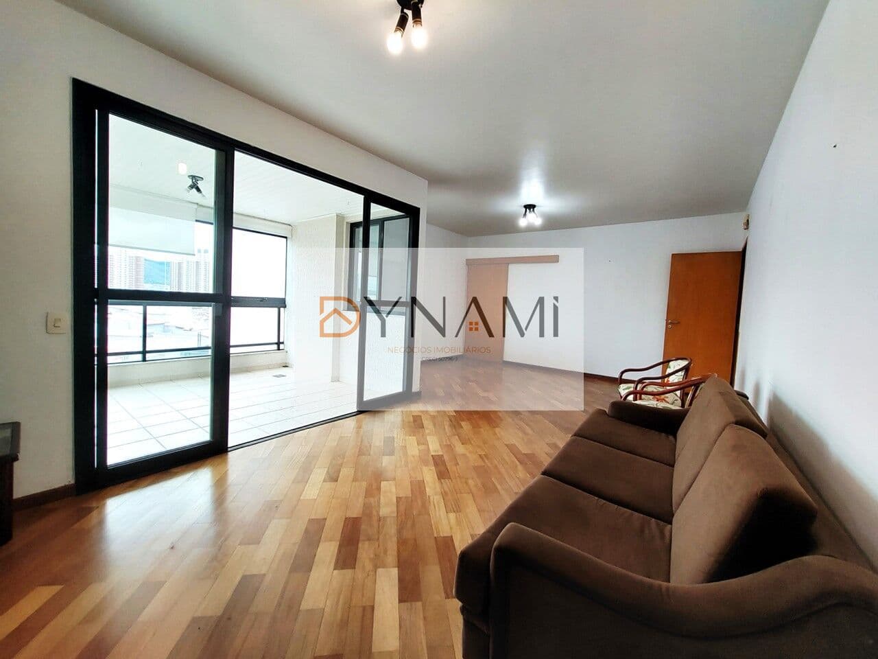 Apartamento de Alto padrão de 167m² com 4 dormitórios próximo ao Clube de Campo CCMC