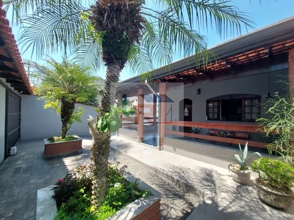 Maravilhosa Casa de Altíssimo Padrão toda mobiliada e com acabamento de primeira