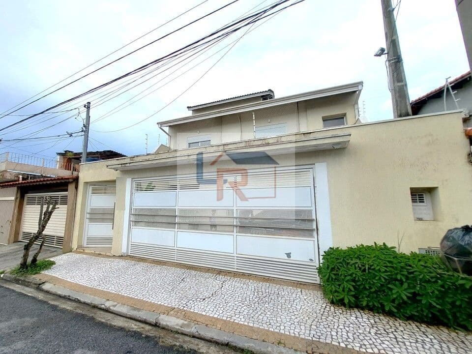 Sobrado de 130m² com 3 suítes e acabamento de primeira na Vila Oliveira
