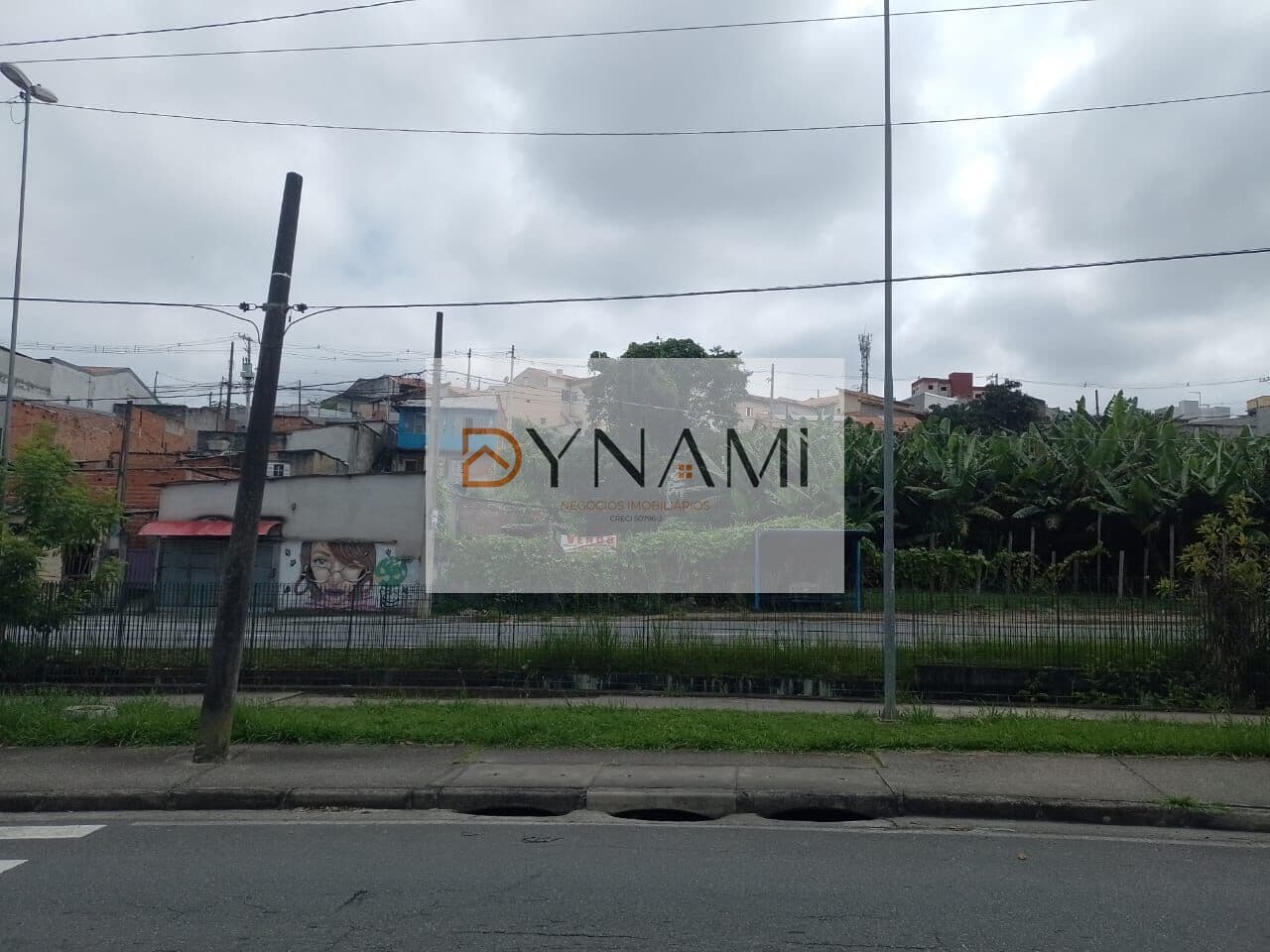 Terreno plano de 12m x 59m com frente para duas ruas