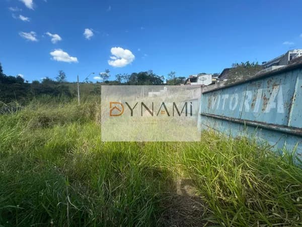 Maravilhoso terreno de esquina com 220m² no Residencial Itapety