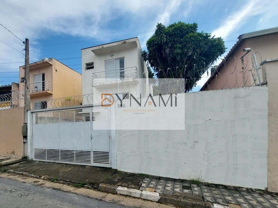 Maravilhosa Sobrado de 3 dormitórios com um excelente quintal próximo a região central