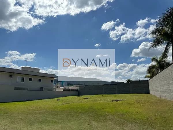 Lote plano com 392m² na parte alta do condomínio no condomínio Veredas