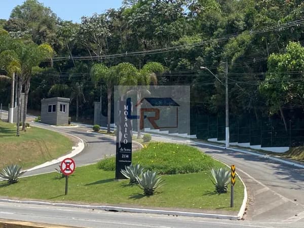 Maravilhoso lote de 250m² plano no condomínio Mosaico da Serra