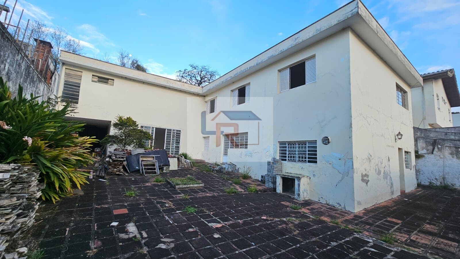 Casa comercial ou residencial em um terreno de 1.300m2 (20x65) na Vila Oliveira