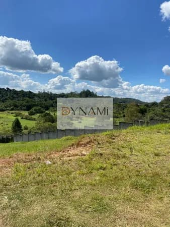 Maravilhoso terreno de 680m² no condomínio Granja Anita