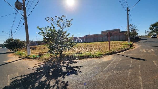 Lote/Terreno em Américo Brasiliense - Vila Cerqueira