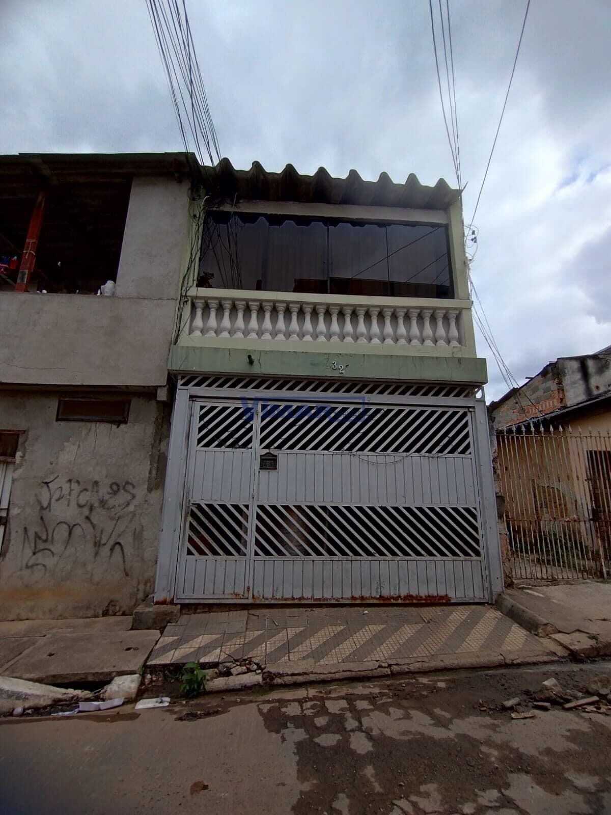 Vendo Casa Assobrada com 4 dormitórios, 1 wc, 1 vaga coberta, sala, cozinha, a.s