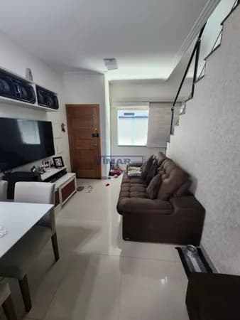 Casa em Condomínio com dorms, 2 wcs, 1 vaga coberta, sala, cozinha, as.