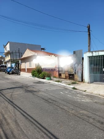 Terreno excelente, na Vila Maria Alta, com 487,00 m2 ( 10 X 48,70 ), com pequeno declive, todo murado, perto de todo tipo de comércio, como feira livre, padarias,,ponto de Ônibus.