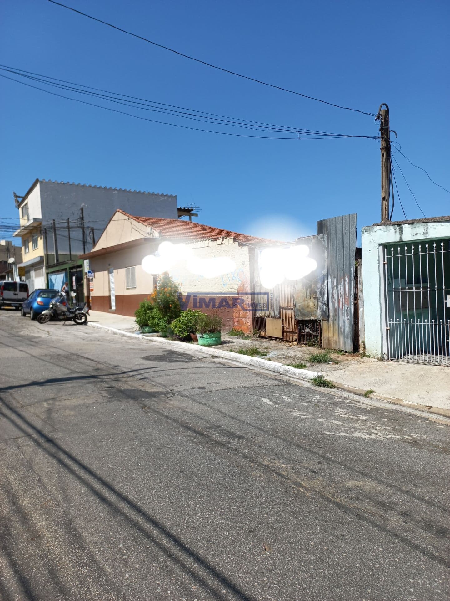 Terreno excelente, na Vila Maria Alta, com 487,00 m2 ( 10 X 48,70 ), com pequeno declive, todo murado, perto de todo tipo de comércio, como feira livre, padarias,,ponto de Ônibus.