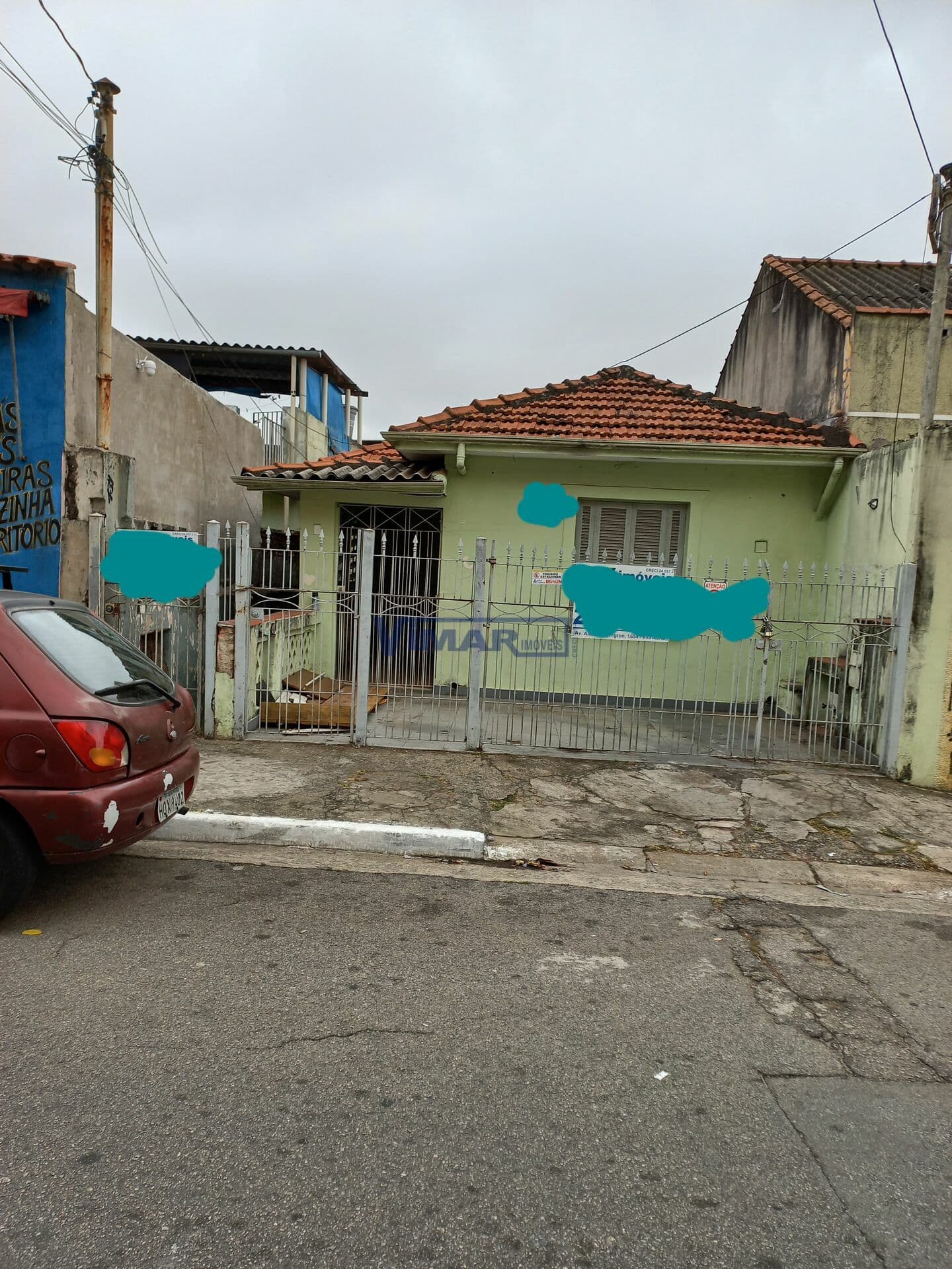 Casas Térreas mpara Rendimentos. Sao 3 casas, a 1a. tem 2 dormit. sala, cozinha, wc, 01 vaga de4 garagem, a 2a. 1 dorm, sala, cozinha, wc, 3a. 1 dorm.( suite) + 1 wc, cozinha, quintal.