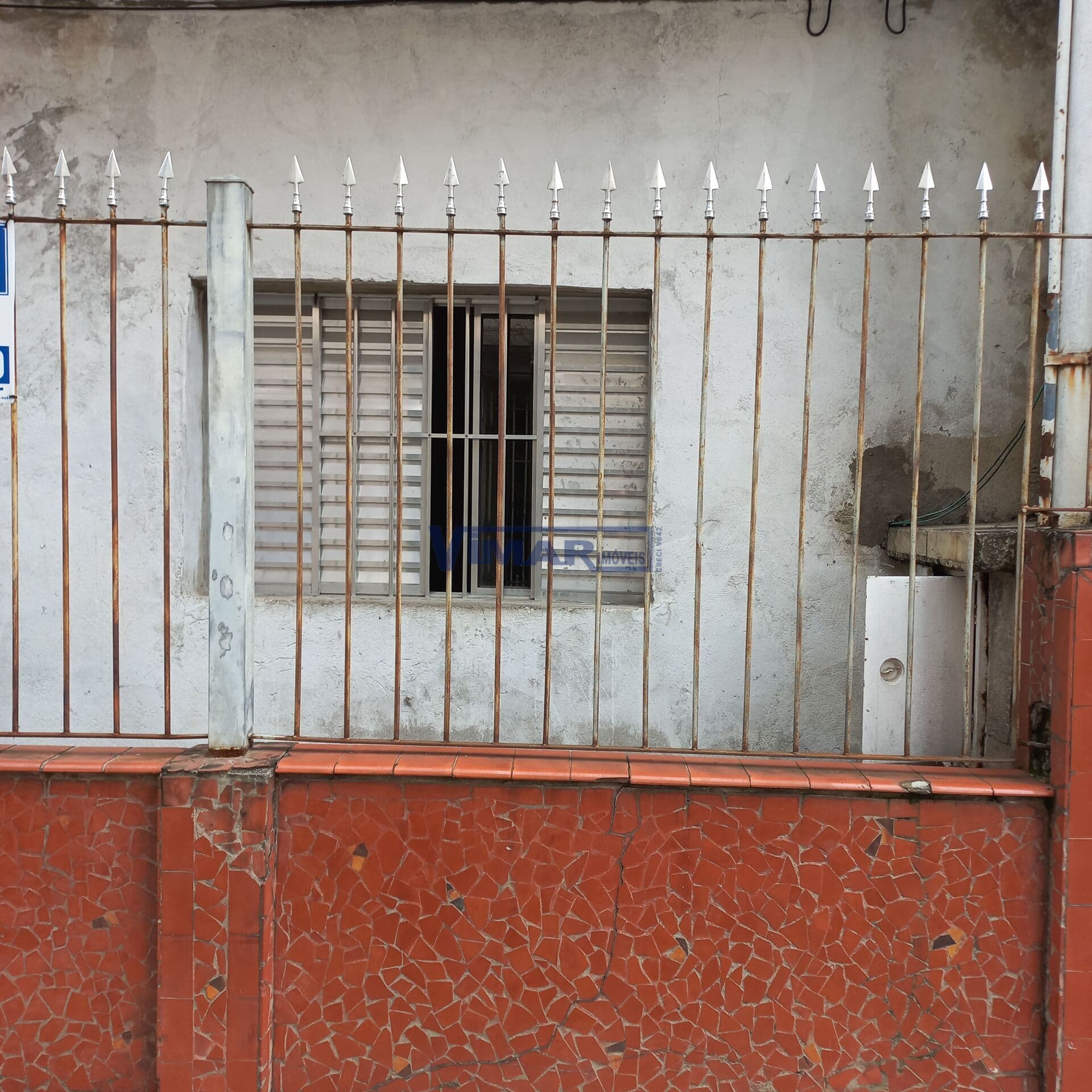 Casa Térreas para rendimentos ou moradia, com 2 dorms, 2 wcs, sem vaga, 2 salas, 2 coz.