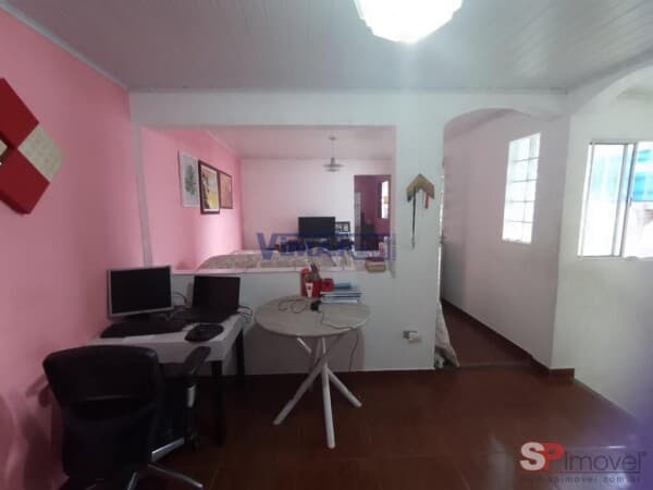 casa situada a 850 mts do Metrô Parada Inglesa, travessa com apenas 3 casas, 2 Dormitórios, 1 wc, 01 vaga de garagem coberta, sala, coz, wc.a.s.