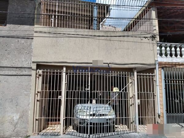 Casa Térreas com 5 dormitórios, ,2 wcs, 01 vaga coberta, 2 salas, 2 cozinhas, 2 a.s.. água e luz independentes.