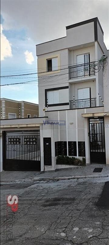 Casa em Condomíniono térreo, com 2 dormitórios, 1 wc, 1 vaga de garagem coberta, sala, cozinha, a.s.