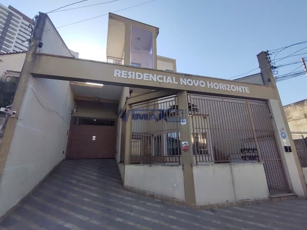 Casa em Condomínio fechado com 3 dormitórios( 3 suites), 4 wcs, 3 vagas de garagem, sala de jantar e estar, cozinha, a.s.