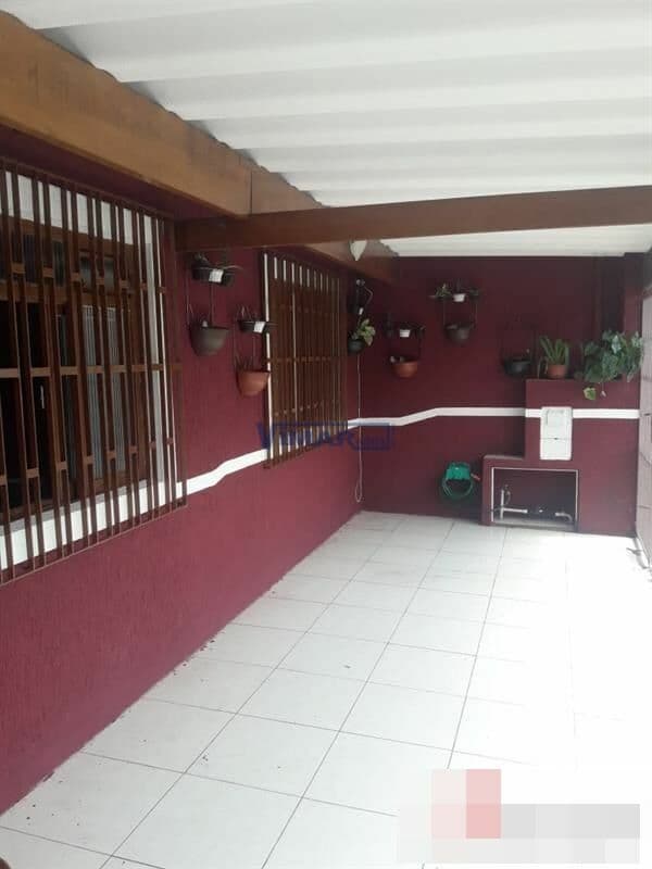 Casa Térrea COM 2 DORMITÓRIO, 1 WC, 1 VAGA, móveis planejados, portão automático na garagem.