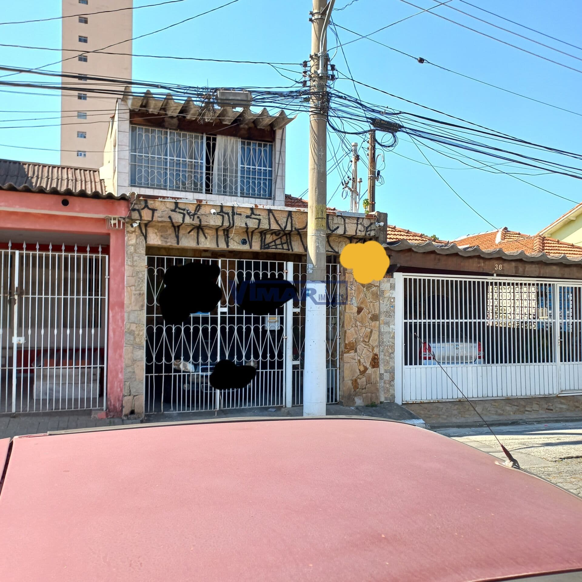 Casa Sobrado com 200,00 m2 de área construida, com 3 dorms ( 3 suites),3 salas, 2 cozinhas, 2 as.