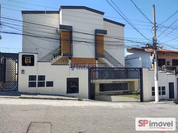Casa em Condomínio com 42,00 m2, com 2 dorms, 1 wc, 1 vaga coberta, sala, coz, as.
