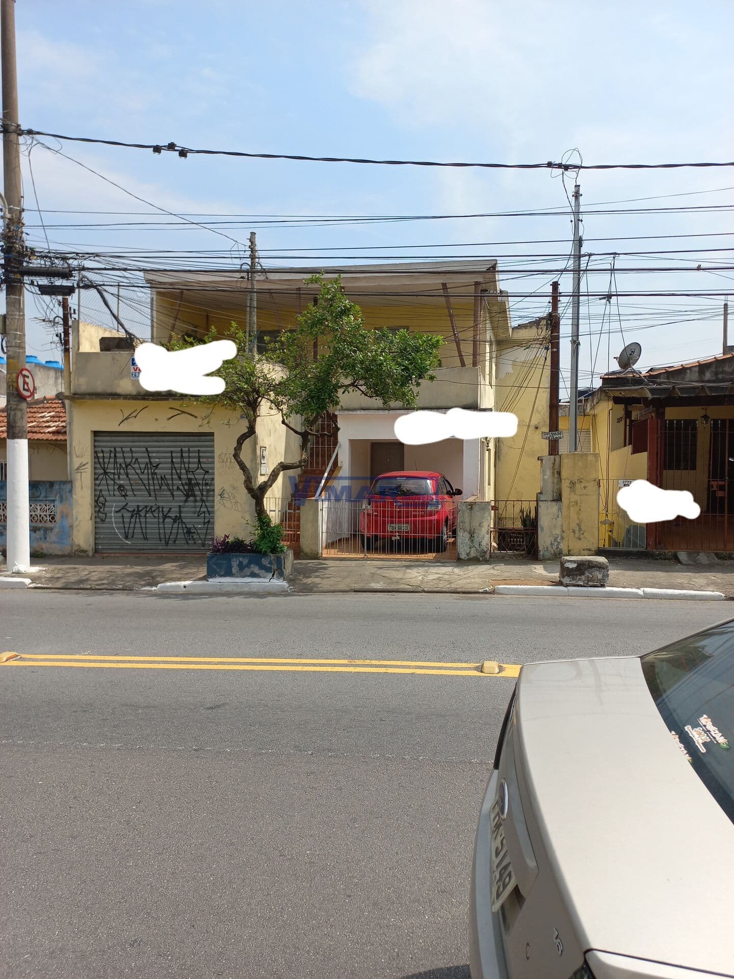 5 Casas Mistas para RENDA, Possui 2 vagas de garagem Excelente investimento em Avenida