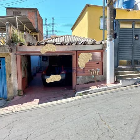 Casa Térrea na V. Medeiros, com 2 dormitórios com 2 suites, corredor lateral largo, 1vaga coberta, sala e cozinha.