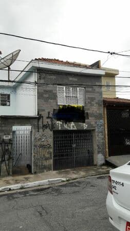 Casa Sobrado bem localizado, com 2 dormitorios, 2 wcs, 01 vaga de garagem coberta.