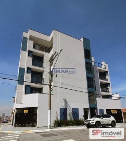 Casa em Condomínio Fechado, com elevador. São 2 dorms, 1 wc, 1 vaga coberta, 2 salas, coz, a. s