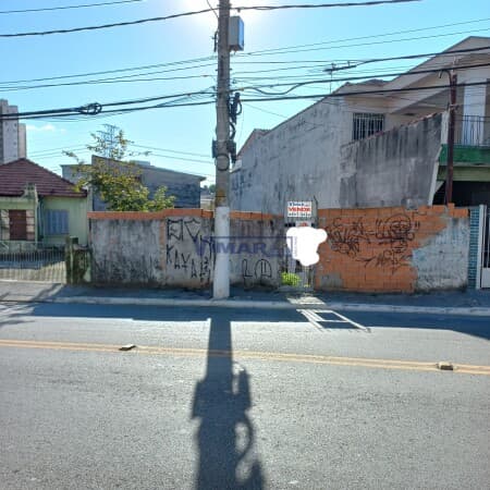 Terreno com 242,00 m2 (10 x 24,20), com pré-projeto (estudo) para 12 apartamentos.