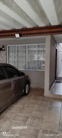 Casa Sobrado com 3 dorms, 2 wcs. 2 vagas cobertas, 2 salas, copa/coz.as.