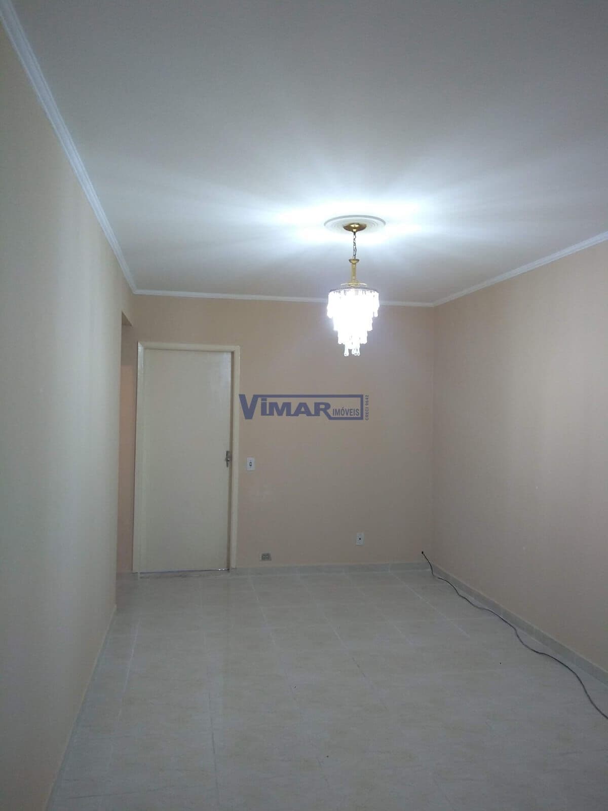 Apartamento Padrão na V. Gustavo, com 2 dorms, wc, 1 vaga coberta, 2 salas, coz, a.s.