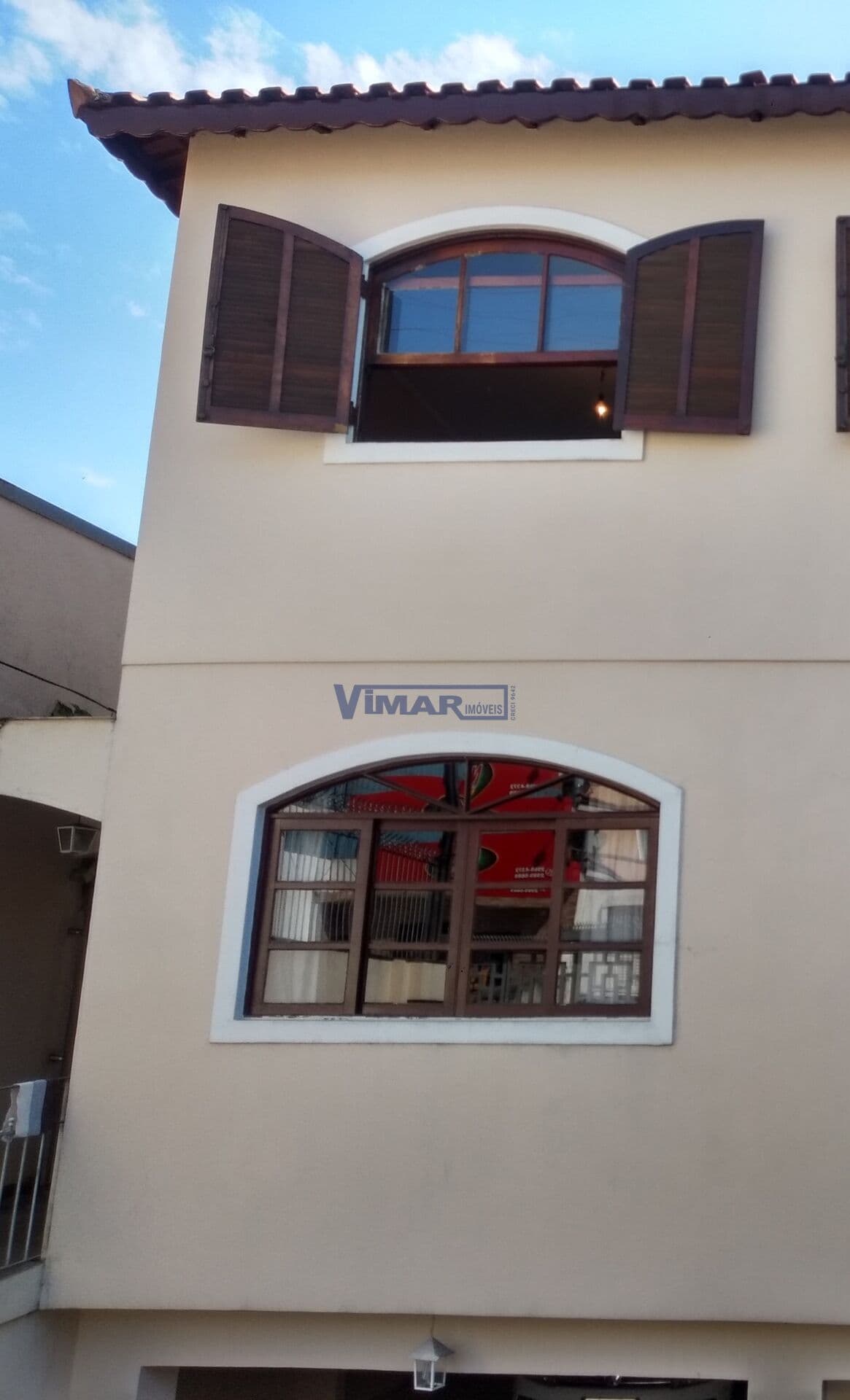 Vendo Sobrado Geminado RESIDENCIAL com 2 dorms, 2 banheiros, sala, cozinha e 3 vagas para Auto