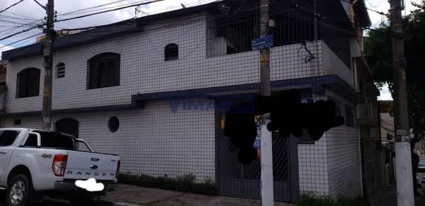 Casa Sobrado com 3 dormitórios, 2 wcs, 01 vaga coberta com portão automático, 2 salas, cozinha, a.s.